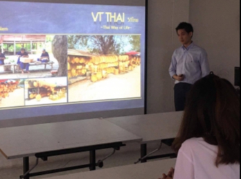 บริษัท วีทีไทย กรุ๊ป จำกัด
โดยคุณจิรโรจน์ พจนาวราพันธุ์
กรรมการผู้จัดการ ได้ให้เกียรติบรรยาย
เรื่อง การออกแบบผลิตภัณฑ์หัตถกรรม
ให้กับนักศึกษา ชั้นปีที่ 3 และ ชั้นปีที่
4 สาขาวิชาการออกแบบผลิตภัณฑ์อุตสาหกรรม