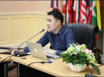 อาจารย์สหภพ กลีบลำเจียก
รองคณบดีฝ่ายกิจการนักศึกษา
ประชุมหารือการจัดงาน Open House SSRU
2017