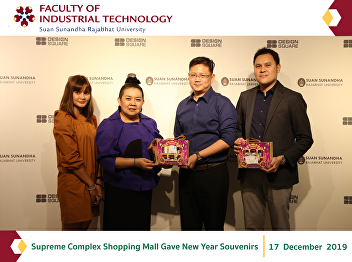 Supreme Complex Shopping Mall Gave New
Year Souvenirs