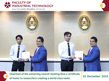 Chairman of the university council
meeting Give a certificate of honor to
researchers creating a world-class name.