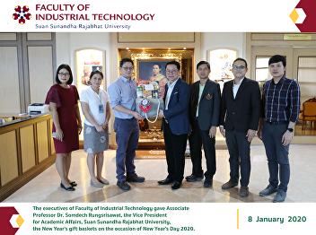 The executives of Faculty of Industrial
Technology gave Associate  Professor Dr.
Somdech Rungsrisawat, the Vice President
for Academic Affairs, Suan Sunandha
Rajabhat University,  the New Year's
gift baskets on the occasion of New
Year's Day 2020.
