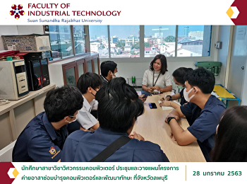 Students in the field of computer
engineering Meet and plan computer
maintenance volunteer camp projects and
develop skills. at Lop Buri