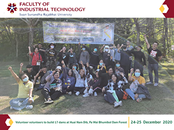 Volunteers join in building 17 dams to
slow down the water at Huai Nam Dib, Pa
Wai Bhumibol Dam forest