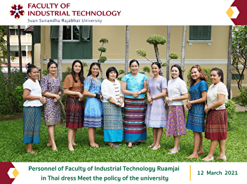 Personnel of Faculty of Industrial
Technology Ruamjai in Thai dress Meet
the policy of the university