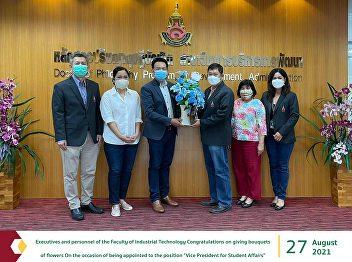 Executives and personnel of the Faculty
of Industrial Technology Congratulations
on giving bouquets of flowers On the
occasion of being appointed to the
position 