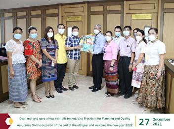 Dean met and gave a New Year gift
basket. Vice President for Planning and
Quality Assurance On the occasion of the
end of the old year and welcome the new
year 2022